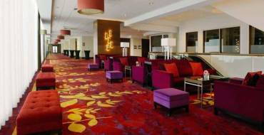 Marriott Hotel & Casino Warsaw: Стильное лобби