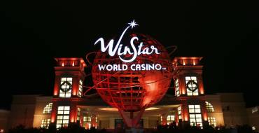 WinStar World Casino & Resort: Ночной вид на отель