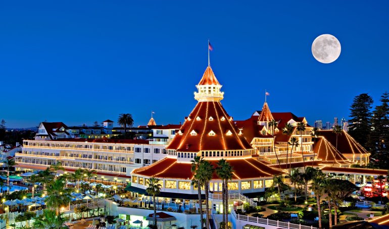 Вид сверху на Hotel del Coronado в Сан-Диего